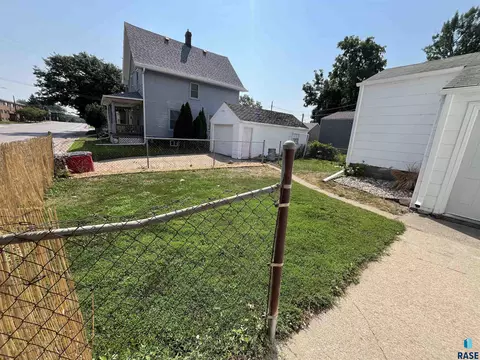 Exterior - 401 E 14th St, Sioux Falls, SD 57104 photo 2 of 4
