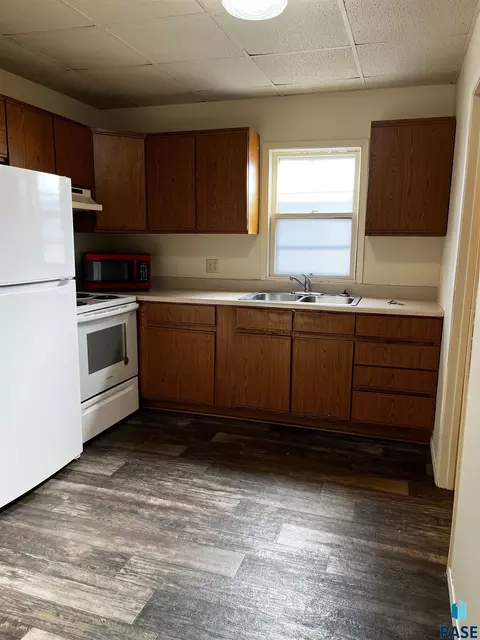 Kitchen - 401 E 14th St, Sioux Falls, SD 57104 photo 1 of 2