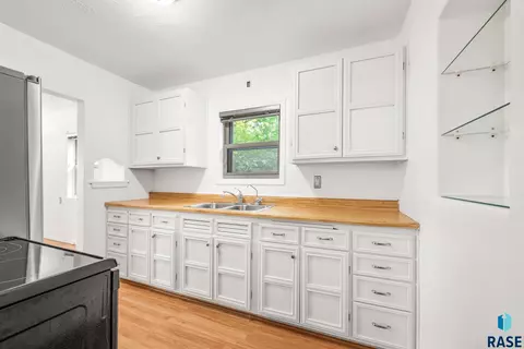 Kitchen - 603 18th St, Sioux Falls, SD 57105 photo 1 of 2