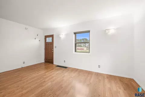 Living - 603 18th St, Sioux Falls, SD 57105 photo 1 of 8