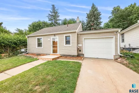 Exterior - 603 18th St, Sioux Falls, SD 57105 photo 4 of 7