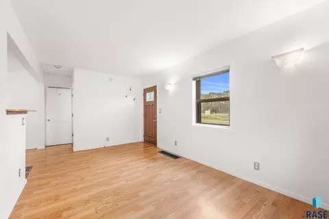 Living - 603 18th St, Sioux Falls, SD 57105 photo 2 of 8