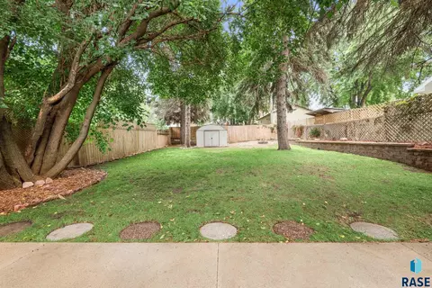 Exterior - 603 18th St, Sioux Falls, SD 57105 photo 6 of 7