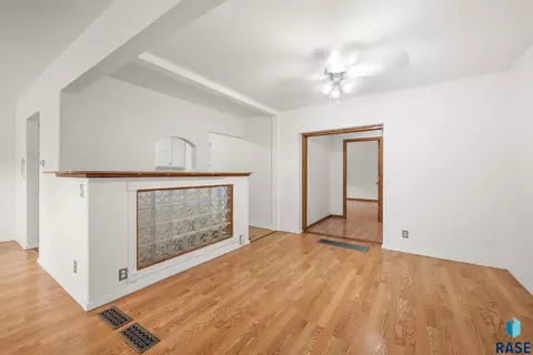 Living - 603 18th St, Sioux Falls, SD 57105 photo 5 of 8