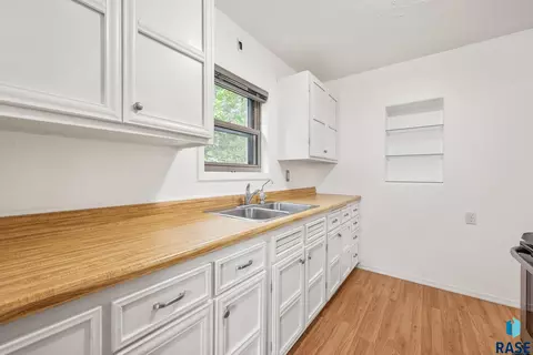 Kitchen - 603 18th St, Sioux Falls, SD 57105 photo 2 of 2
