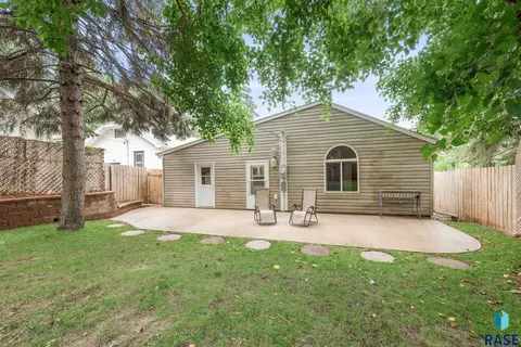 Exterior - 603 18th St, Sioux Falls, SD 57105 photo 5 of 7