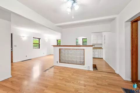 Living - 603 18th St, Sioux Falls, SD 57105 photo 7 of 8