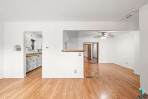 Living - 603 18th St, Sioux Falls, SD 57105 photo 4 of 8