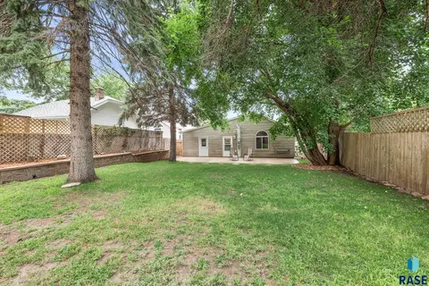 Exterior - 603 18th St, Sioux Falls, SD 57105 photo 7 of 7