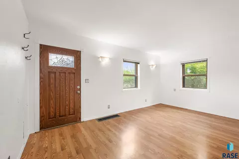 Entry Way - 603 18th St, Sioux Falls, SD 57105 photo 2 of 4