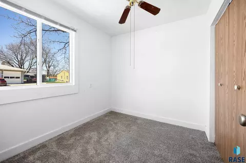 Bedroom - 2700 E 12th St, Sioux Falls, SD 57103 photo 2 of 2
