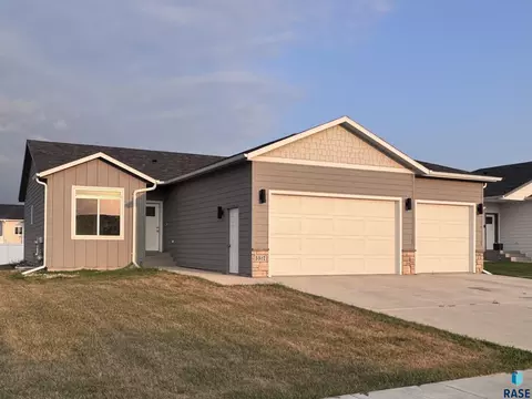5517 S Dubuque Ave, Sioux Falls, SD 57108