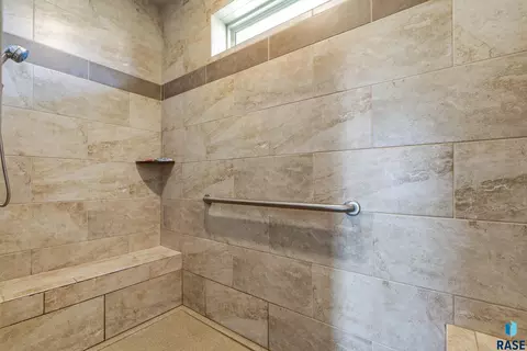 Bath - 713 S King Street St, Dimock, SD 57331 photo 1 of 6