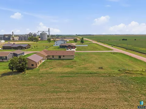 View/Area - 713 S King Street St, Dimock, SD 57331 photo 3 of 6