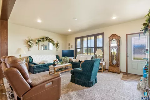 Living - 713 S King Street St, Dimock, SD 57331 photo 1 of 4