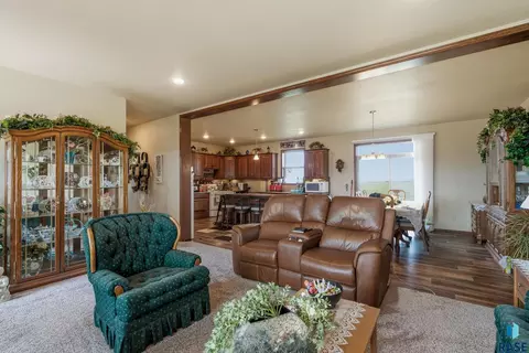 Living - 713 S King Street St, Dimock, SD 57331 photo 4 of 4