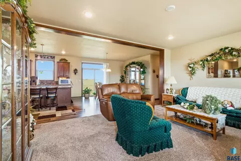 Living - 713 S King Street St, Dimock, SD 57331 photo 2 of 4