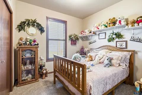 Bedroom - 713 S King Street St, Dimock, SD 57331 photo 5 of 7