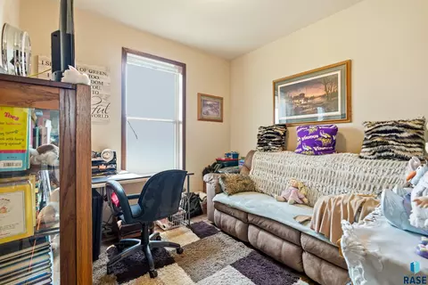 Bedroom - 713 S King Street St, Dimock, SD 57331 photo 1 of 7