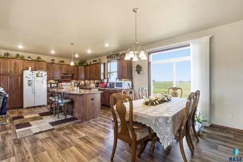 Dining - 713 S King Street St, Dimock, SD 57331 photo 2 of 3