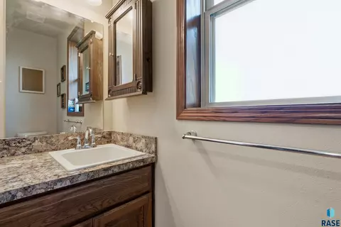 Bath - 713 S King Street St, Dimock, SD 57331 photo 5 of 6