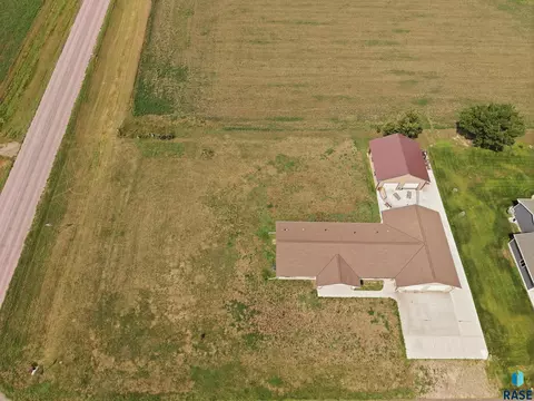 View/Area - 713 S King Street St, Dimock, SD 57331 photo 1 of 6