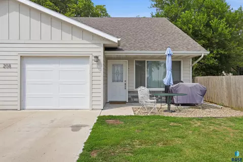 Exterior - 208 W 4th St, Worthing, SD 57077 photo 4 of 8