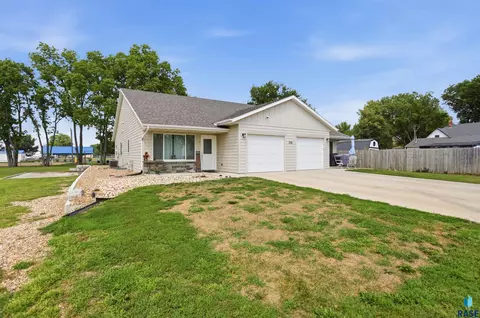 Exterior - 208 W 4th St, Worthing, SD 57077 photo 3 of 8