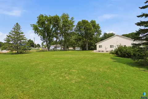 Exterior - 208 W 4th St, Worthing, SD 57077 photo 7 of 8