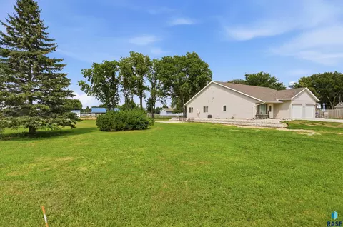 Exterior - 208 W 4th St, Worthing, SD 57077 photo 5 of 8