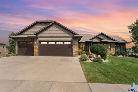 8900 W Dragonfly Dr, Sioux Falls, SD 57107