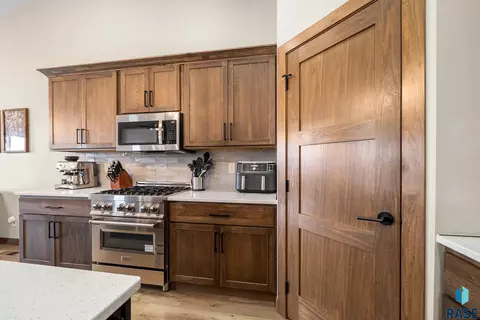 Kitchen - 2301 E Mary Moore Dr, Tea, SD 57064 photo 4 of 5