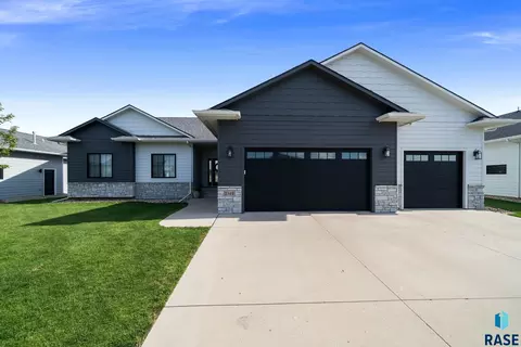 Exterior - 2301 E Mary Moore Dr, Tea, SD 57064 photo 2 of 10