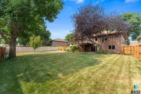 Exterior - 3828 E Dawley Ct, Sioux Falls, SD 57103 photo 6 of 21