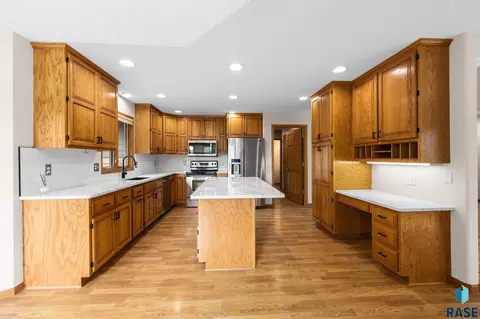 Kitchen - 3828 E Dawley Ct, Sioux Falls, SD 57103 photo 1 of 8