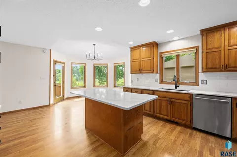 Kitchen - 3828 E Dawley Ct, Sioux Falls, SD 57103 photo 8 of 8