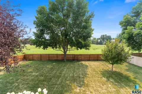 Exterior - 3828 E Dawley Ct, Sioux Falls, SD 57103 photo 10 of 21