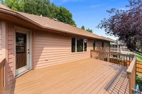 Exterior - 3828 E Dawley Ct, Sioux Falls, SD 57103 photo 4 of 21