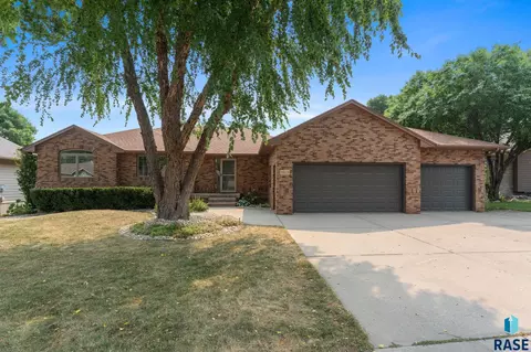 Exterior - 3828 E Dawley Ct, Sioux Falls, SD 57103 photo 17 of 21