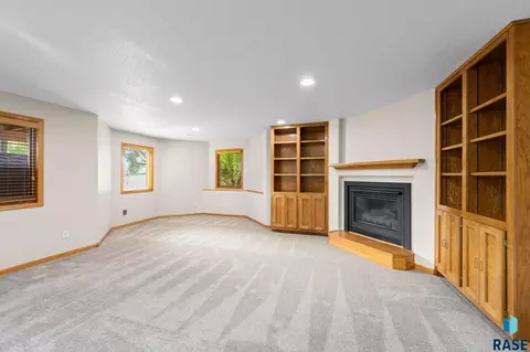 Living - 3828 E Dawley Ct, Sioux Falls, SD 57103 photo 10 of 12