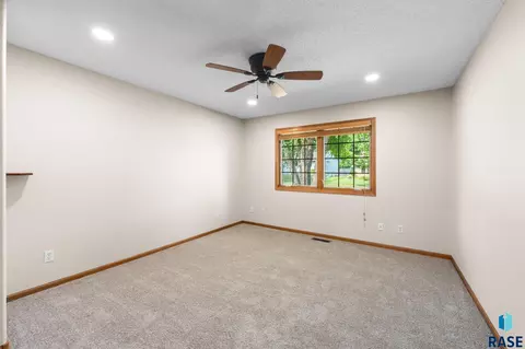 Bedroom - 3828 E Dawley Ct, Sioux Falls, SD 57103 photo 1 of 6