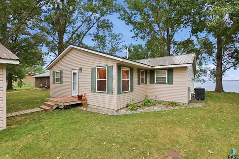 250 SE Lake Dr, Estelline, SD 57234