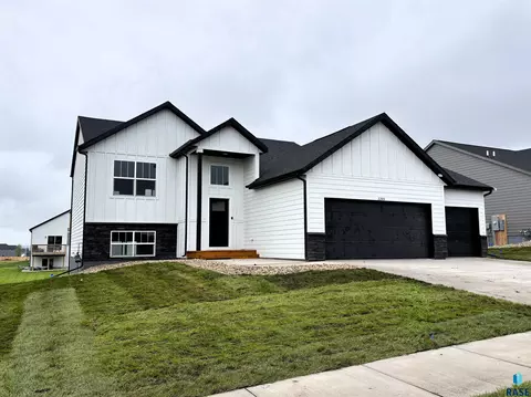 2205 E Alexa St, Brandon, SD 57005