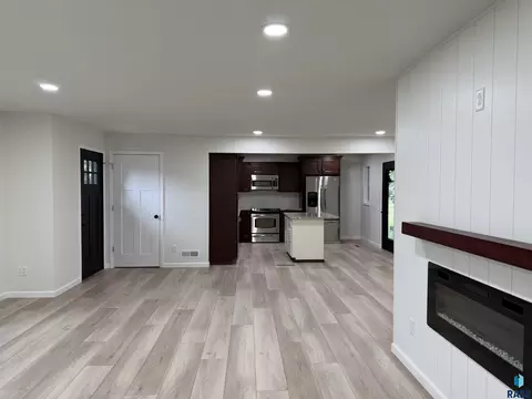 Living - 708 S Relanto St, Freeman, SD 57029 photo 5 of 6