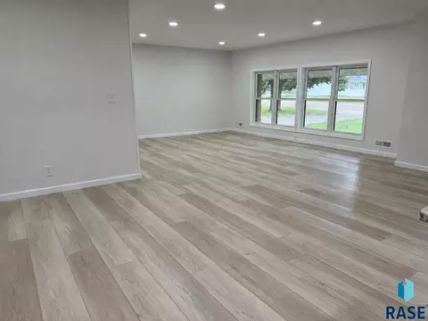 Living - 708 S Relanto St, Freeman, SD 57029 photo 6 of 6