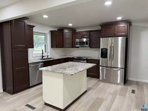 Kitchen - 708 S Relanto St, Freeman, SD 57029 photo 2 of 5