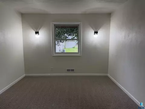 Bedroom - 708 S Relanto St, Freeman, SD 57029 photo 4 of 12
