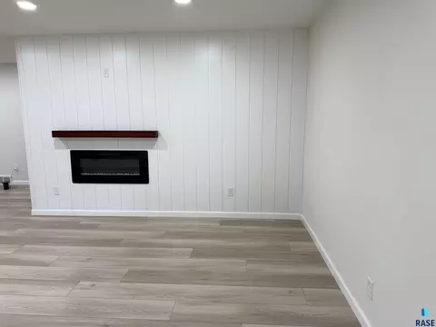 Living - 708 S Relanto St, Freeman, SD 57029 photo 3 of 6