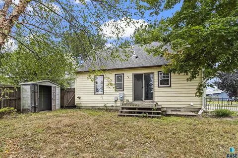 Exterior - 804 E Presentation St, Sioux Falls, SD 57104 photo 1 of 2