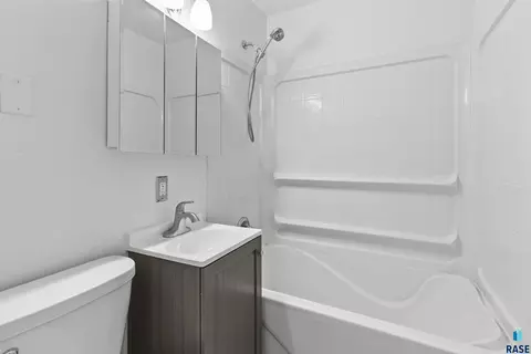 Bath - 804 E Presentation St, Sioux Falls, SD 57104 photo 1 of 1